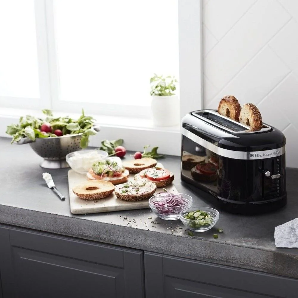 KitchenAid 4 Slice Long Slot Toaster With High-Lift Lever | Onyx Black 3 KitchenAid 4 Slice Long Slot Toaster With High-Lift Lever | Onyx Black - Image 2